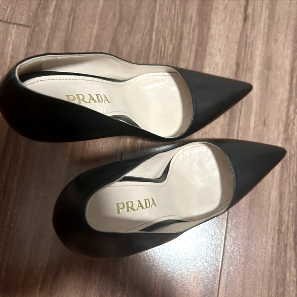 Prada Milano Designer Classic Chic Pump Heel In Black Size 39, Us 8.